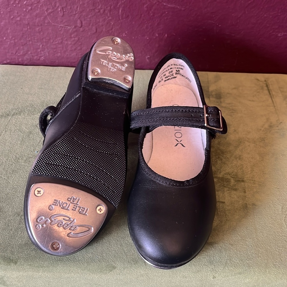 Capezio 11 M girls tap shoes